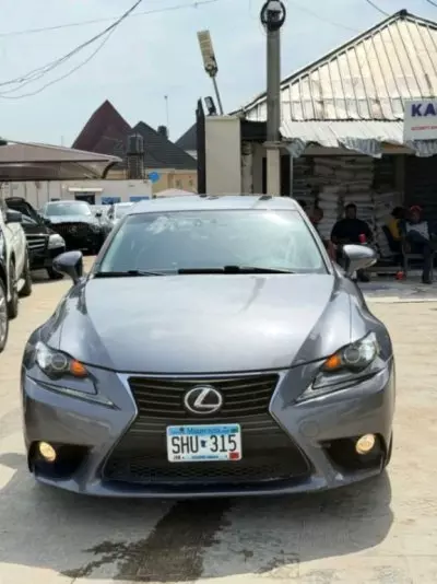Lexus IS