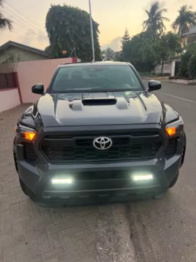 TOYOTA Tacoma