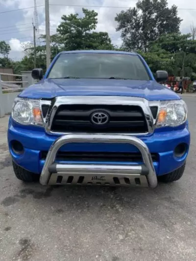 TOYOTA Tacoma