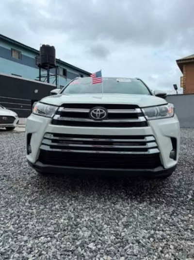 TOYOTA Highlander