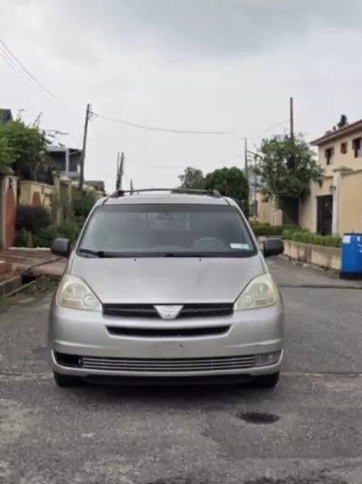 TOYOTA Sienna