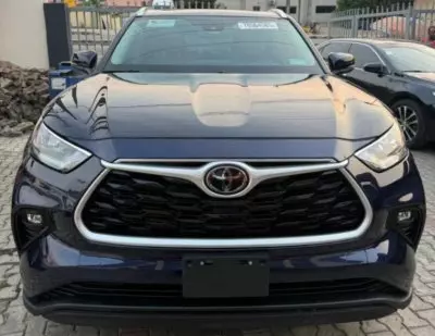 TOYOTA Highlander