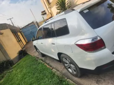 TOYOTA Highlander