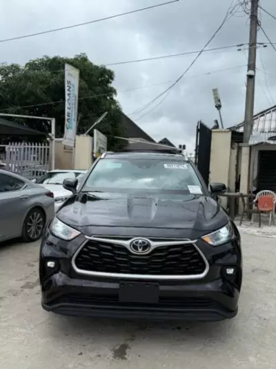 TOYOTA Highlander