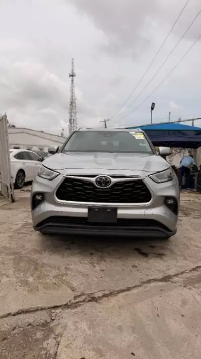 TOYOTA Highlander