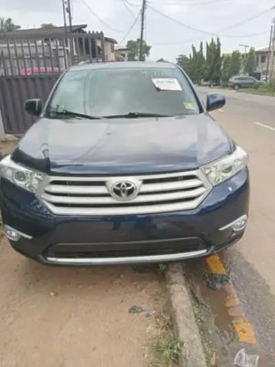 TOYOTA Highlander
