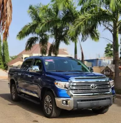 TOYOTA Tundra