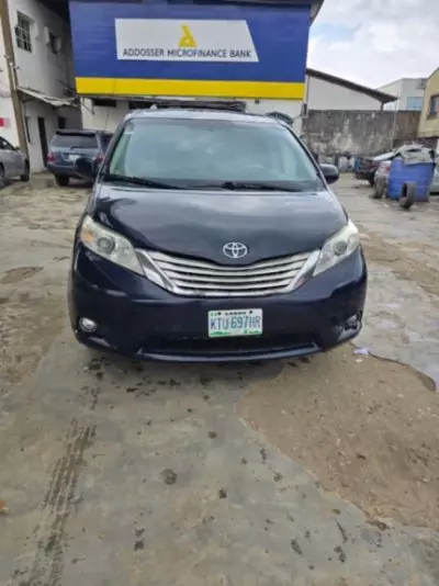 TOYOTA Sienna