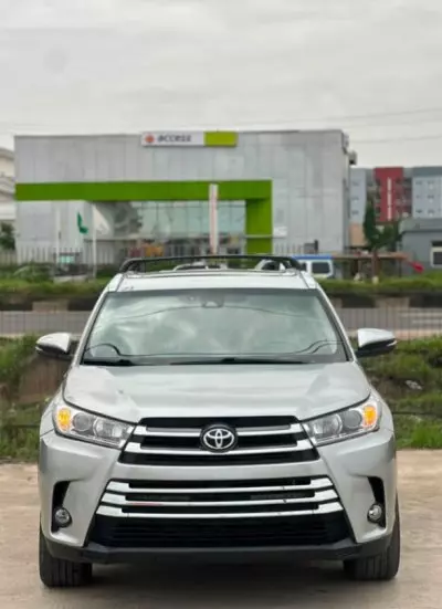 TOYOTA Highlander