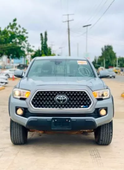 TOYOTA Tacoma