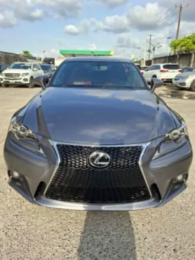 Lexus IS