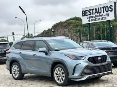 TOYOTA Highlander
