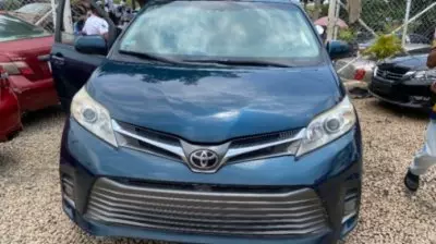TOYOTA Sienna