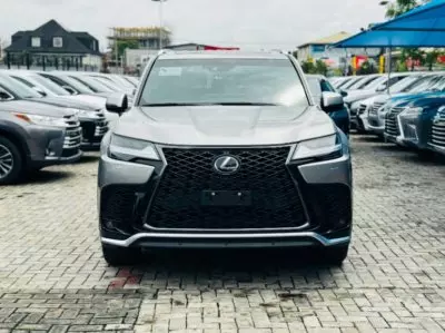 Lexus LX 600