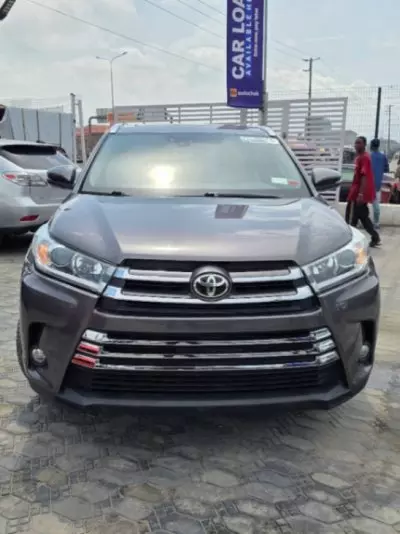 TOYOTA Highlander