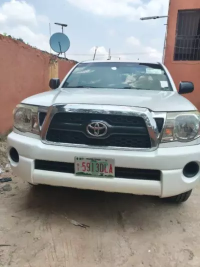 TOYOTA Tacoma