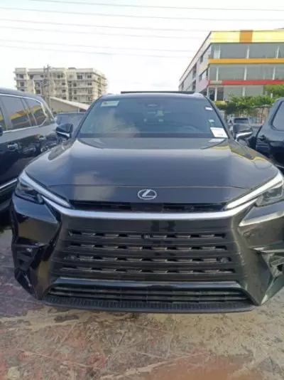 Lexus TX