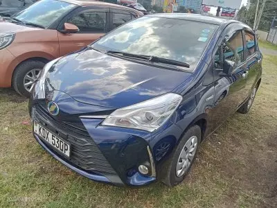 TOYOTA vitz hybrid