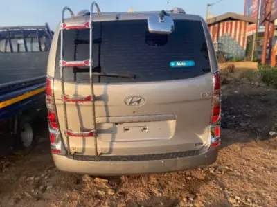 Hyundai H-1 Starex