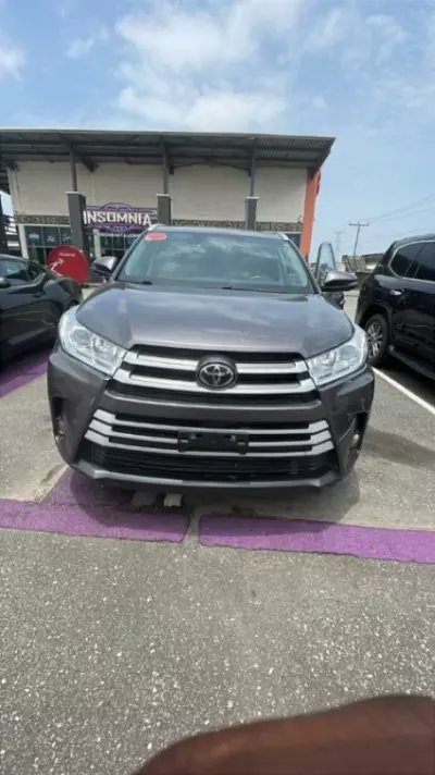 TOYOTA Highlander