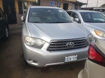 TOYOTA Highlander