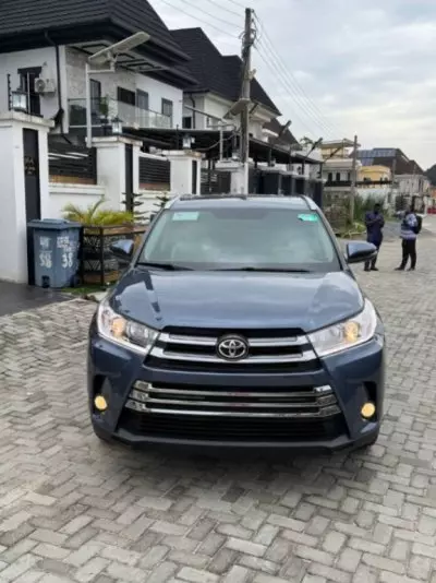 TOYOTA Highlander