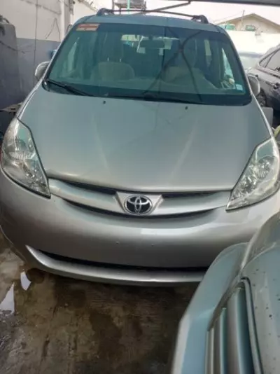 TOYOTA Sienna