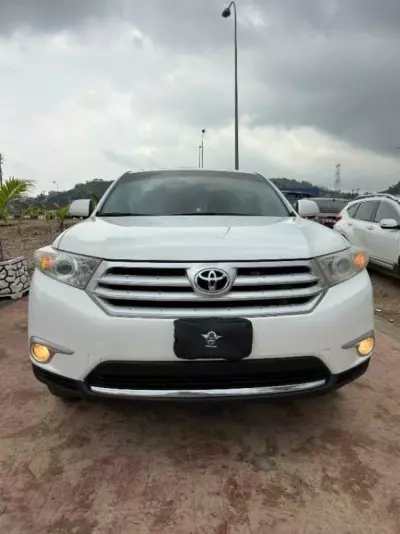 TOYOTA Highlander