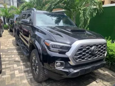 TOYOTA Tacoma