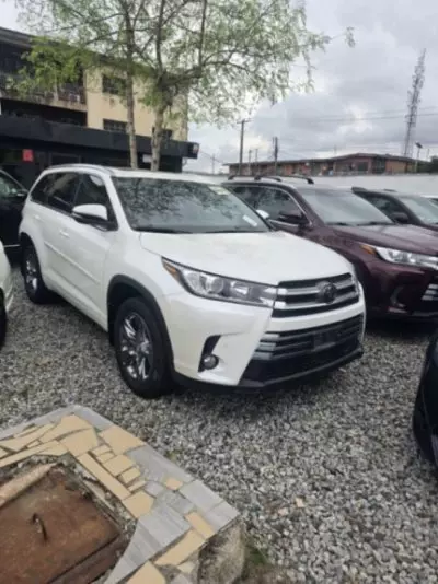 TOYOTA Highlander