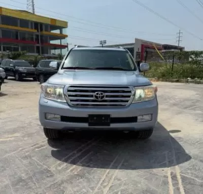 Toyota  Land Cruiser VXR V8