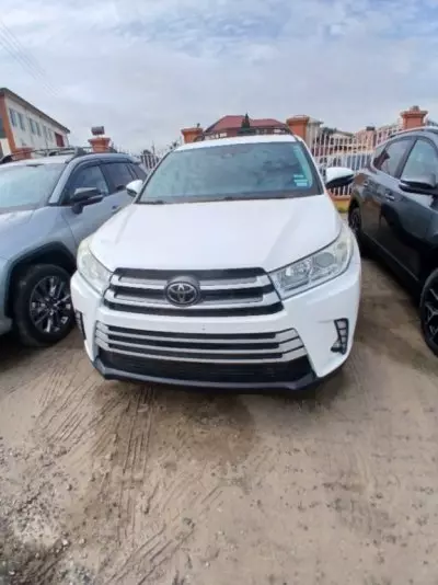 TOYOTA Highlander