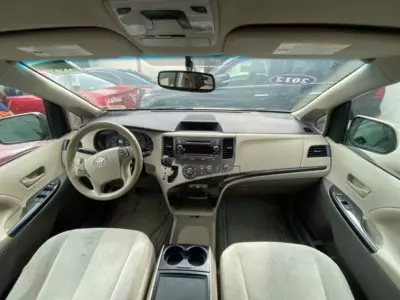 TOYOTA Sienna