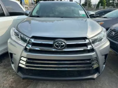 TOYOTA Highlander
