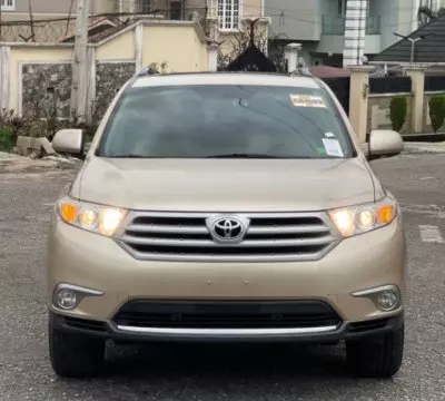 TOYOTA Highlander