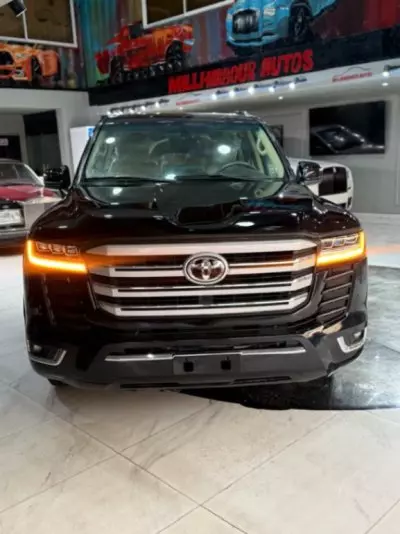 Toyota  Land Cruiser VXR V8