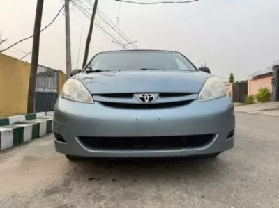 TOYOTA Sienna