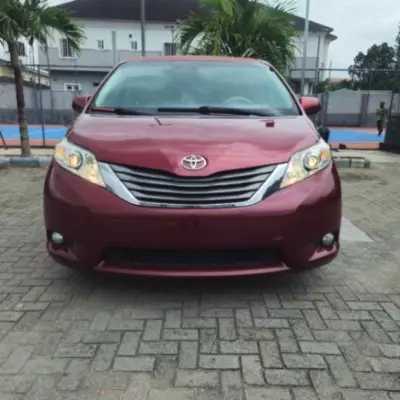 TOYOTA Sienna