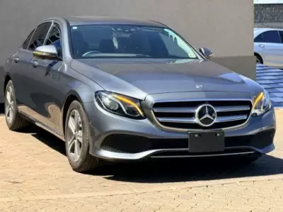 Mercedes-Benz E200