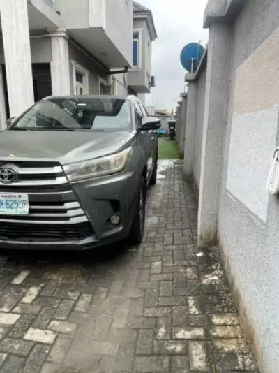 TOYOTA Highlander