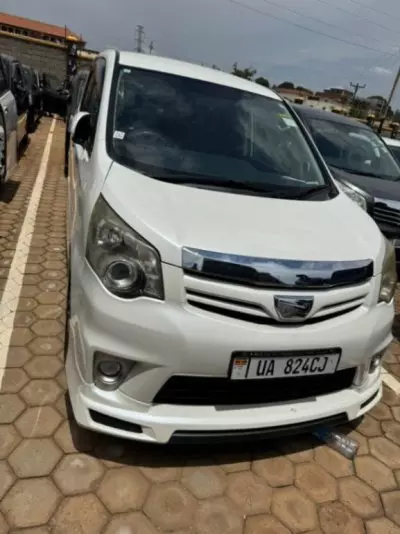 TOYOTA Noah