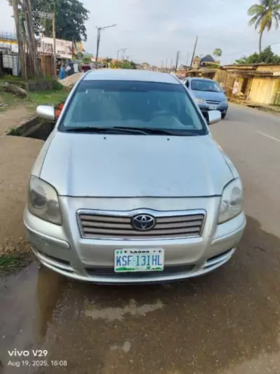 TOYOTA Avensis