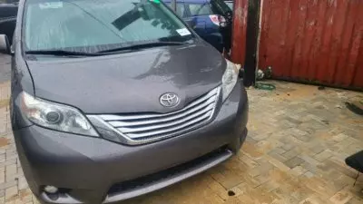 TOYOTA Sienna