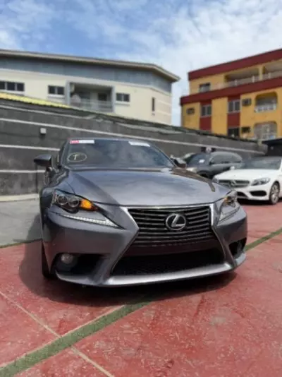 Lexus IS