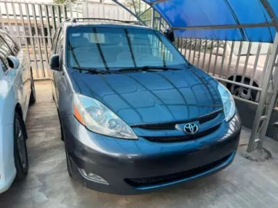 TOYOTA Sienna