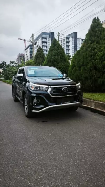 TOYOTA Hilux