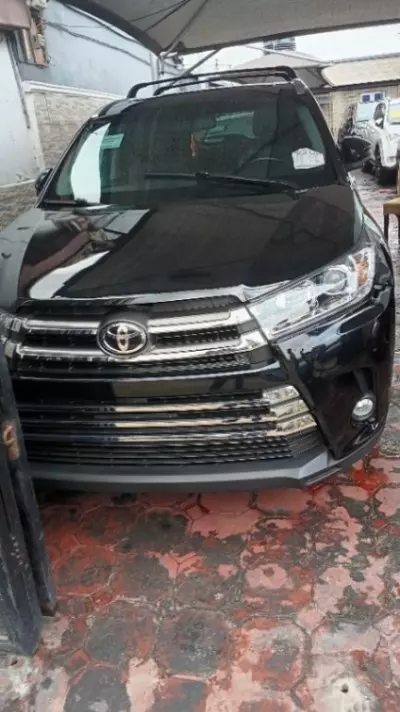 TOYOTA Highlander