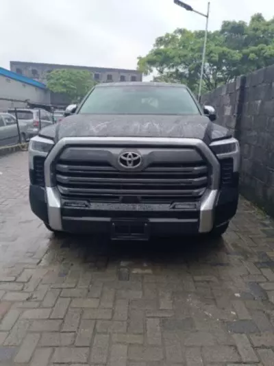 TOYOTA Tundra