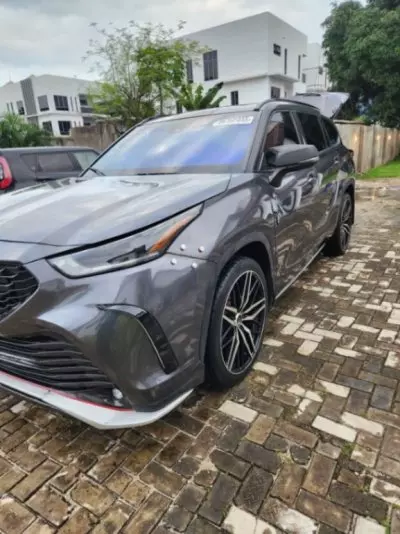 TOYOTA Highlander
