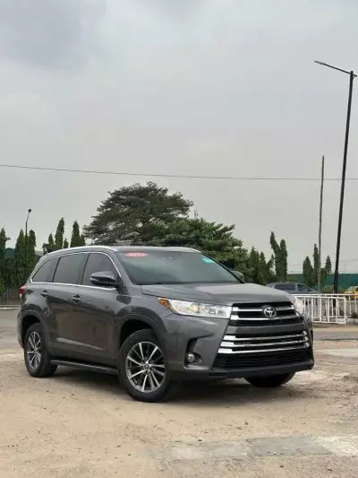 TOYOTA Highlander